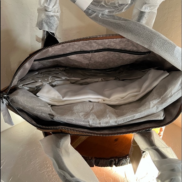 NWT Michael Kors Large Campbell Walnut / Black Tumbled Calf Leather Satchel - Picture 6 of 8